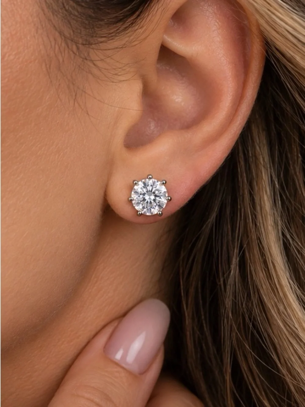 💎 Round Moissanite Solitaire Stud Earrings – Silver Plated